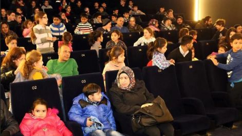 Zweite Kinovorführung der Wiesbadener Filminstitutionen für Flüchtlingskinder